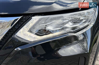 Внедорожник / Кроссовер Nissan Rogue 2018 в 