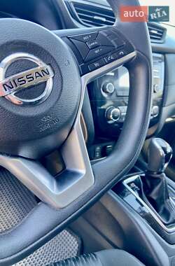 Внедорожник / Кроссовер Nissan Rogue 2017 в 