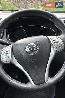 Внедорожник / Кроссовер Nissan Rogue 2015 в 