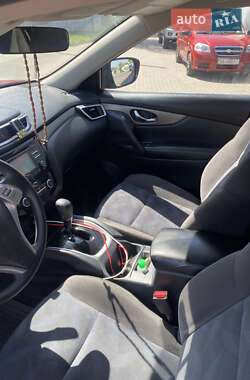Внедорожник / Кроссовер Nissan Rogue 2015 в 