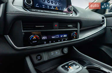 Позашляховик / Кросовер Nissan Rogue 2024 в 