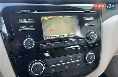 Позашляховик / Кросовер Nissan Rogue 2015 в 