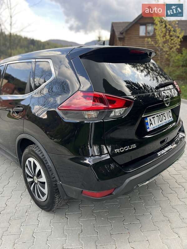 Позашляховик / Кросовер Nissan Rogue 2018 в Яремчі