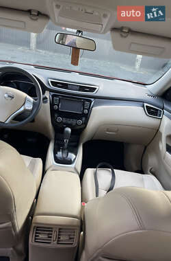 Позашляховик / Кросовер Nissan Rogue 2015 в 