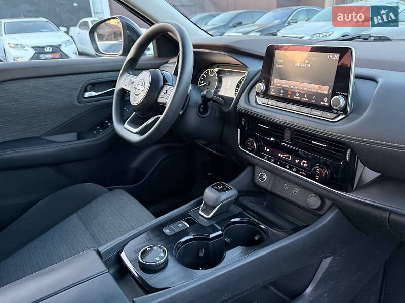 Внедорожник / Кроссовер Nissan Rogue 2021 в Харькове
