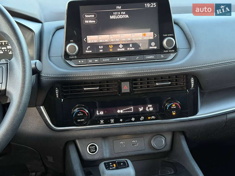 Внедорожник / Кроссовер Nissan Rogue 2021 в Харькове
