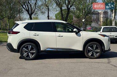 Внедорожник / Кроссовер Nissan Rogue 2023 в 