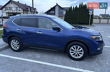 Внедорожник / Кроссовер Nissan Rogue 2018 в 