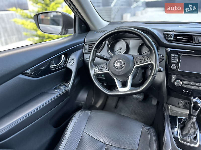 Внедорожник / Кроссовер Nissan Rogue 2017 в Одессе