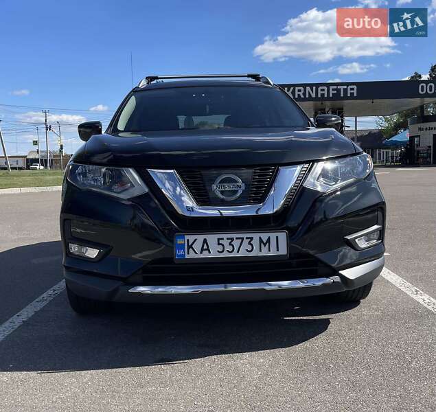 Внедорожник / Кроссовер Nissan Rogue 2017 в Киеве