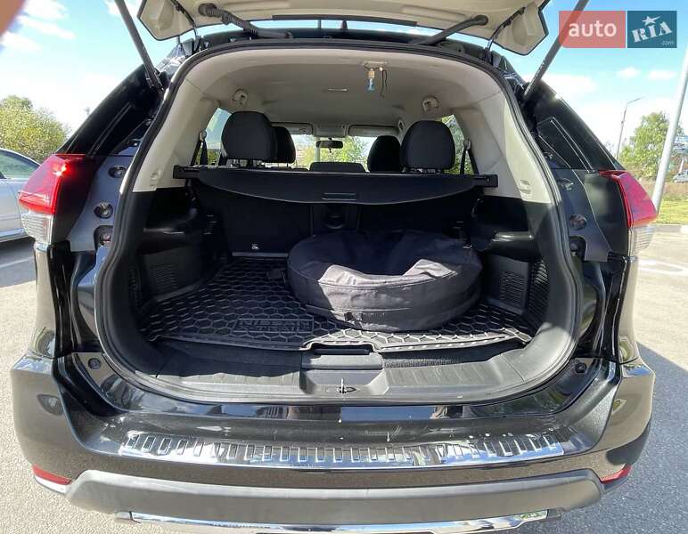 Внедорожник / Кроссовер Nissan Rogue 2017 в Киеве