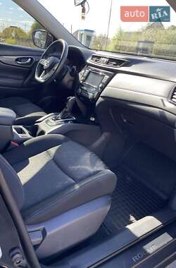 Внедорожник / Кроссовер Nissan Rogue 2017 в 