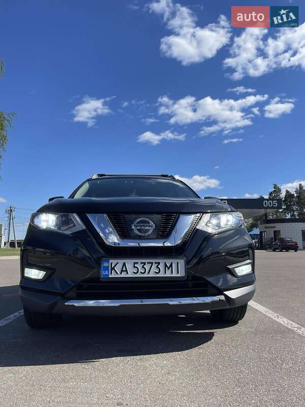 Внедорожник / Кроссовер Nissan Rogue 2017 в Киеве
