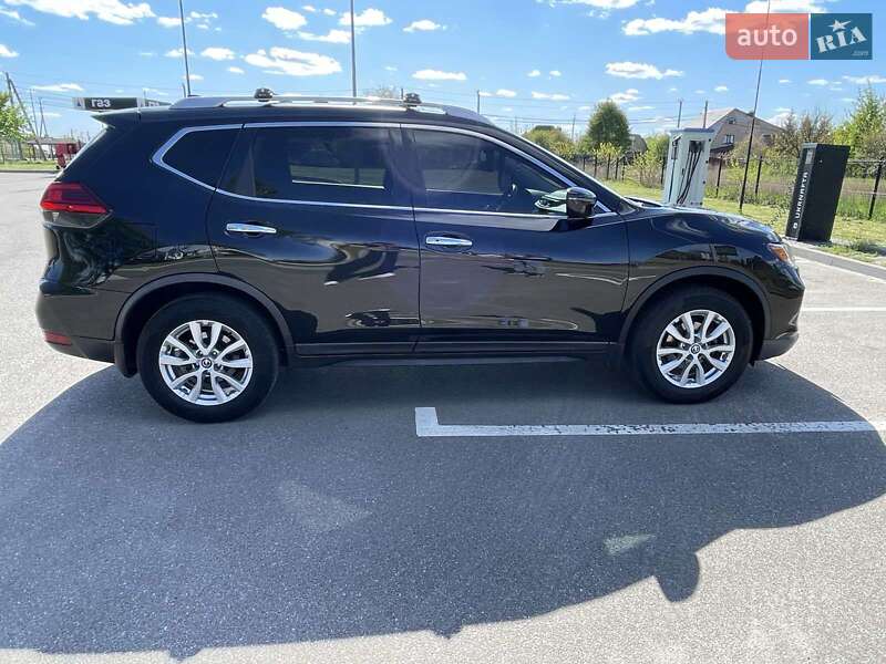 Внедорожник / Кроссовер Nissan Rogue 2017 в Киеве