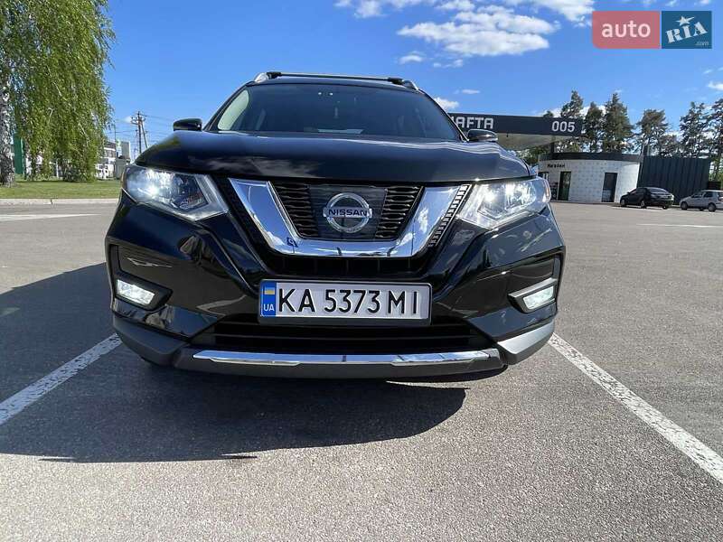 Внедорожник / Кроссовер Nissan Rogue 2017 в Киеве