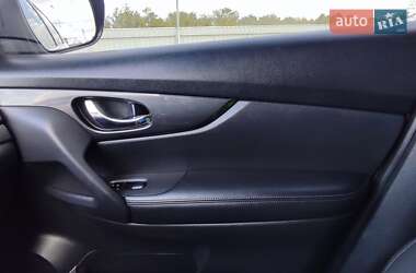 Позашляховик / Кросовер Nissan Rogue 2018 в 