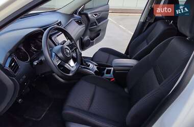 Позашляховик / Кросовер Nissan Rogue 2018 в 
