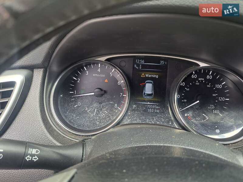 Внедорожник / Кроссовер Nissan Rogue 2014 в Александрие
