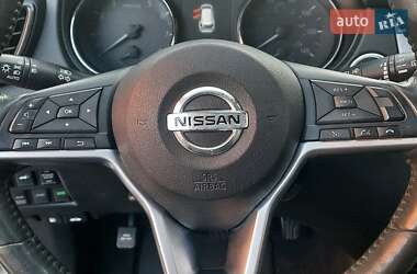 Внедорожник / Кроссовер Nissan Rogue 2017 в 