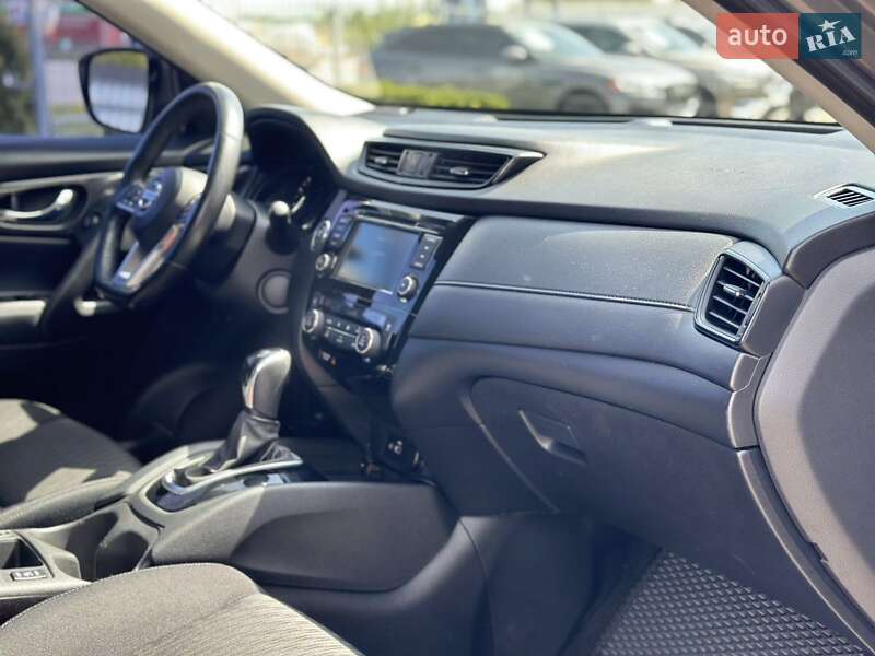 Позашляховик / Кросовер Nissan Rogue 2018 в Полтаві