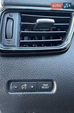 Позашляховик / Кросовер Nissan Rogue 2017 в 