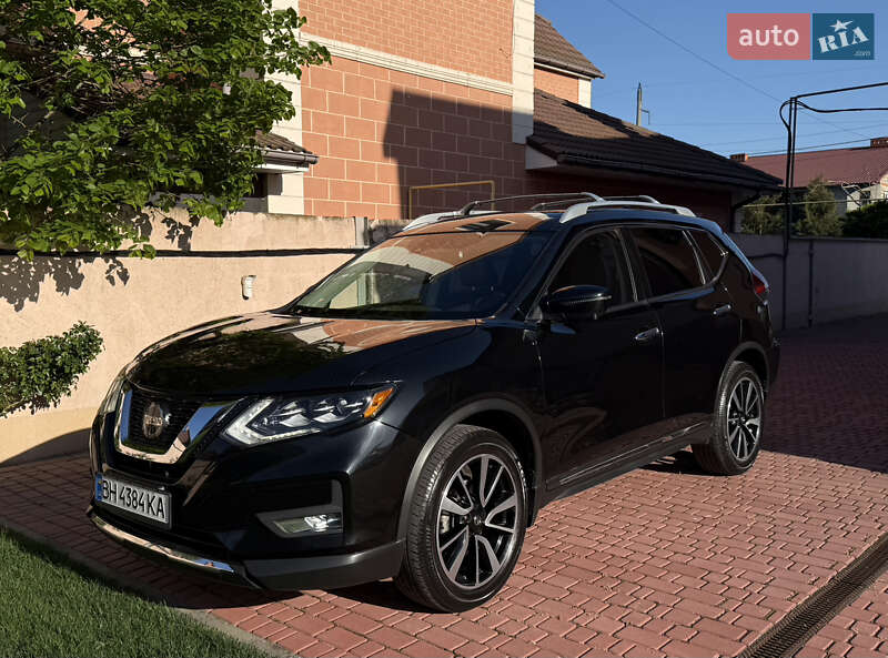 Внедорожник / Кроссовер Nissan Rogue 2018 в 