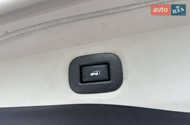 Внедорожник / Кроссовер Nissan Rogue 2018 в 
