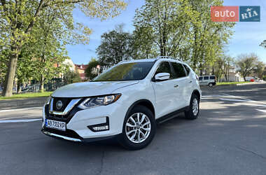 Внедорожник / Кроссовер Nissan Rogue 2018 в 