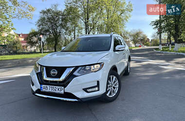 Внедорожник / Кроссовер Nissan Rogue 2018 в 