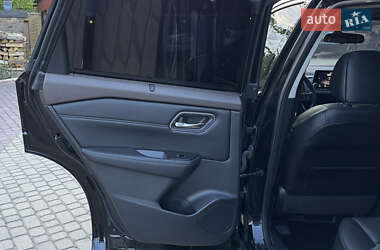 Позашляховик / Кросовер Nissan Rogue 2020 в 