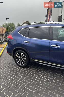 Внедорожник / Кроссовер Nissan Rogue 2017 в 