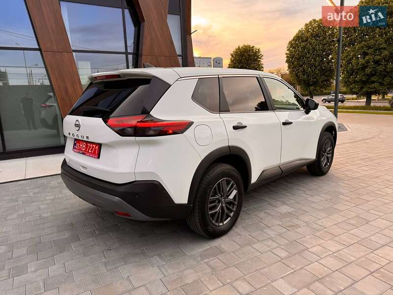 Внедорожник / Кроссовер Nissan Rogue 2023 в Луцке