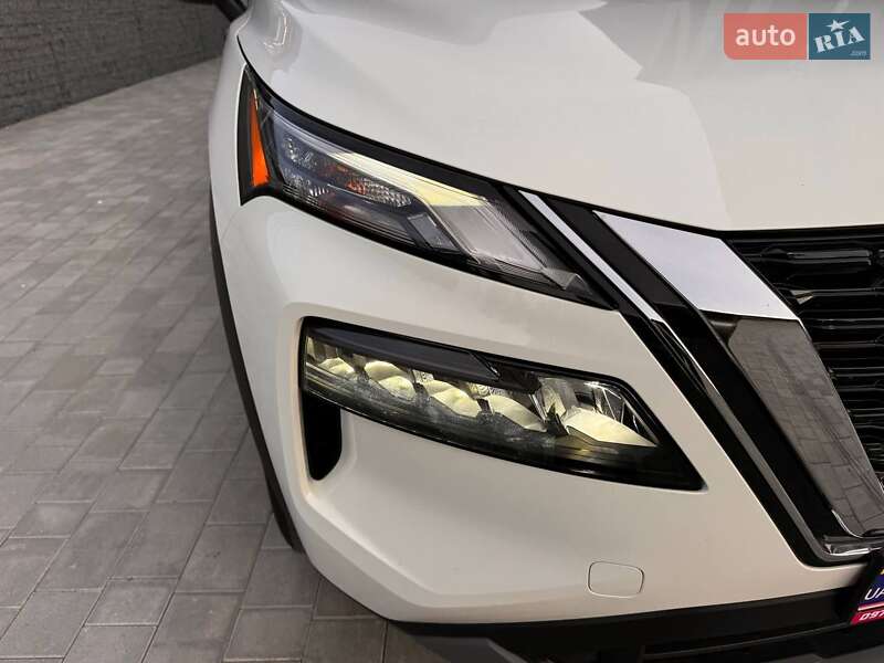 Внедорожник / Кроссовер Nissan Rogue 2023 в Луцке