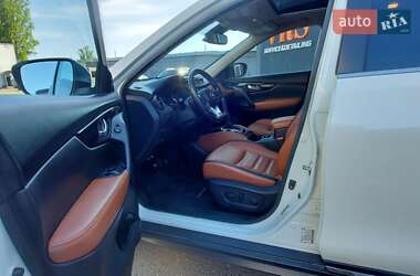 Внедорожник / Кроссовер Nissan Rogue 2017 в 