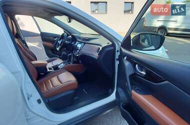 Внедорожник / Кроссовер Nissan Rogue 2017 в 