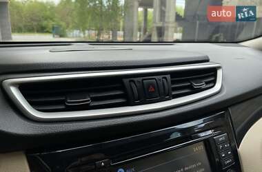Позашляховик / Кросовер Nissan Rogue 2014 в 