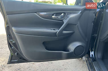Внедорожник / Кроссовер Nissan Rogue 2018 в 