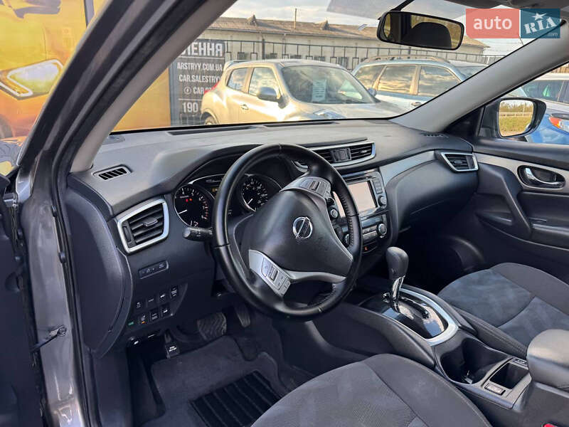 Позашляховик / Кросовер Nissan Rogue 2016 в Стрию