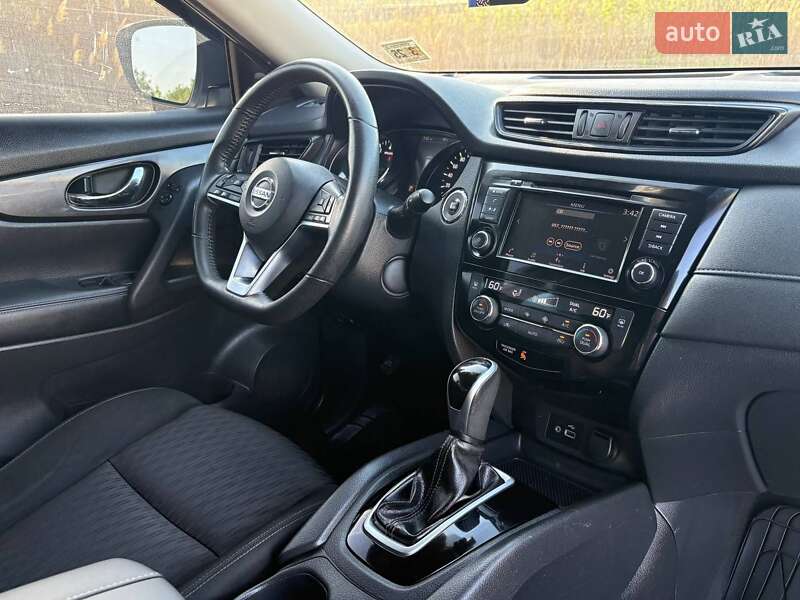 Позашляховик / Кросовер Nissan Rogue 2019 в Полтаві