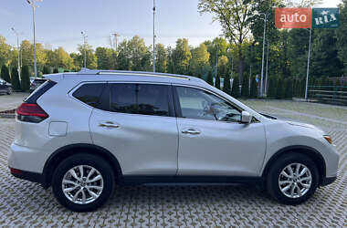 Внедорожник / Кроссовер Nissan Rogue 2017 в 
