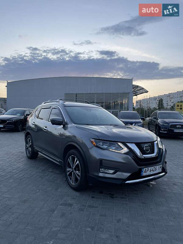 Внедорожник / Кроссовер Nissan Rogue 2017 в 