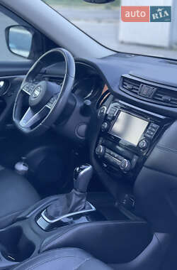 Внедорожник / Кроссовер Nissan Rogue 2017 в 