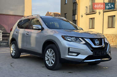 Позашляховик / Кросовер Nissan Rogue 2018 в 