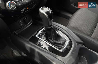 Позашляховик / Кросовер Nissan Rogue 2017 в 