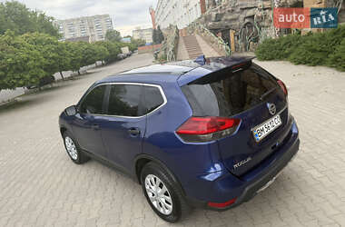 Внедорожник / Кроссовер Nissan Rogue 2017 в 