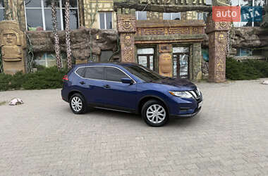 Внедорожник / Кроссовер Nissan Rogue 2017 в 