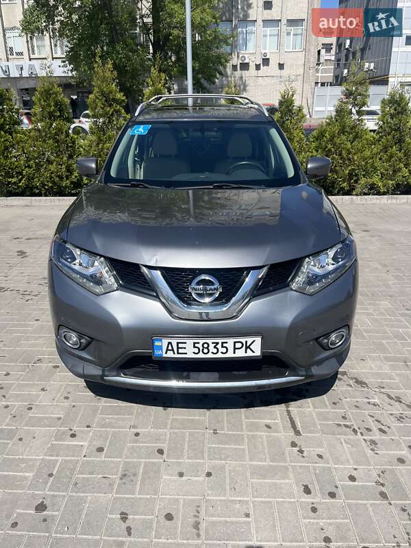 Позашляховик / Кросовер Nissan Rogue 2016 в 
