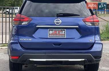 Позашляховик / Кросовер Nissan Rogue 2018 в 