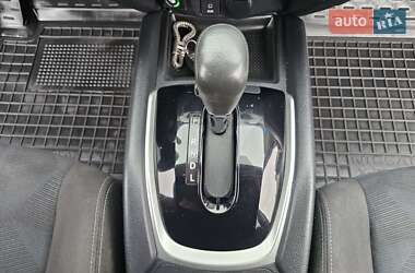 Позашляховик / Кросовер Nissan Rogue 2015 в 