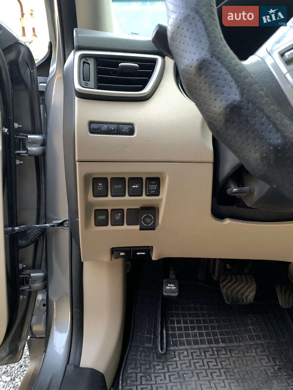 Позашляховик / Кросовер Nissan Rogue 2016 в Кам'янському